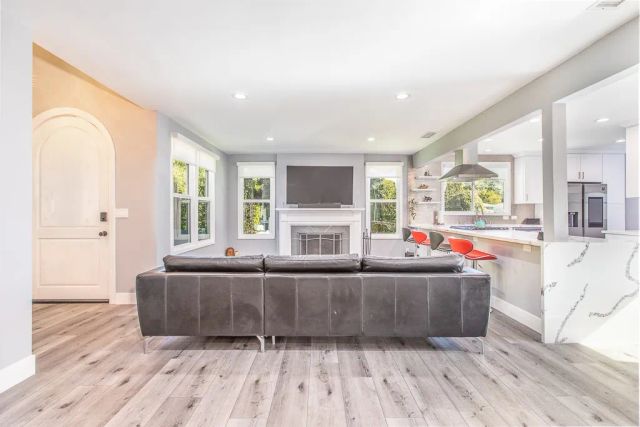 1207 Greenacre Avenue, West Hollywood, CA 90046