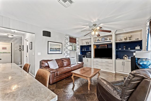 10664 San Bernardino Way, Boca Raton, FL 33428