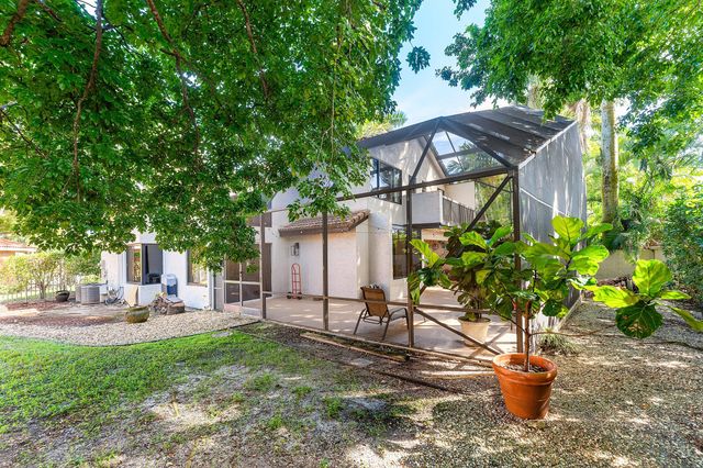 10664 San Bernardino Way, Boca Raton, FL 33428