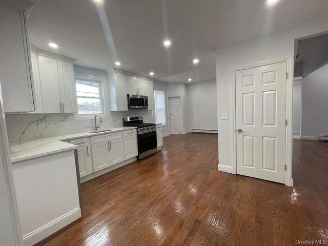 22 Colonial Avenue, Freeport, NY 11520