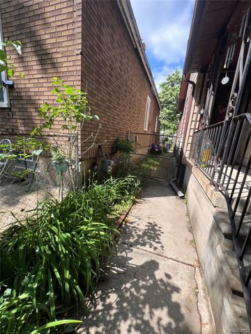 1061 Lansing Street, Detroit, MI 48209