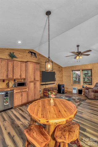 1100 Panther Branch Road, Canton, NC 28716