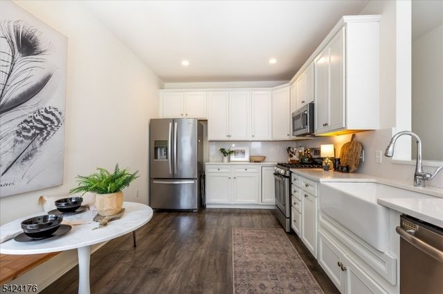 125 Sequoia Dr, Cedar Grove Twp., NJ 07009