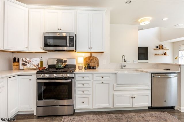125 Sequoia Dr, Cedar Grove Twp., NJ 07009