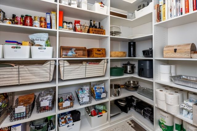 125 Sequoia Dr, Cedar Grove Twp., NJ 07009