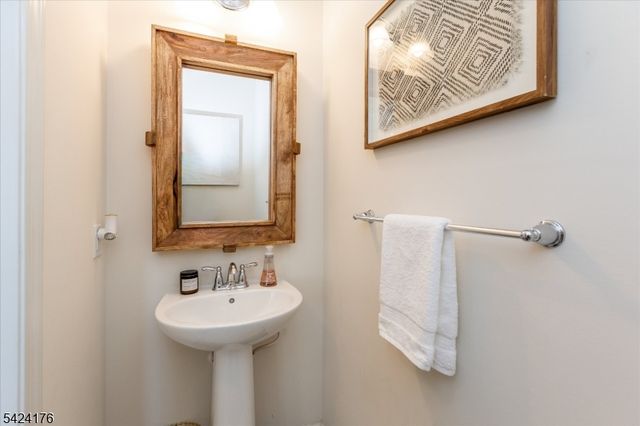 125 Sequoia Dr, Cedar Grove Twp., NJ 07009