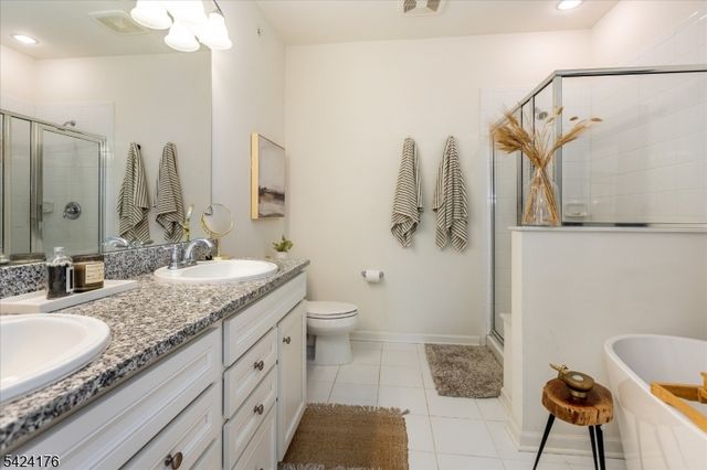 125 Sequoia Dr, Cedar Grove Twp., NJ 07009
