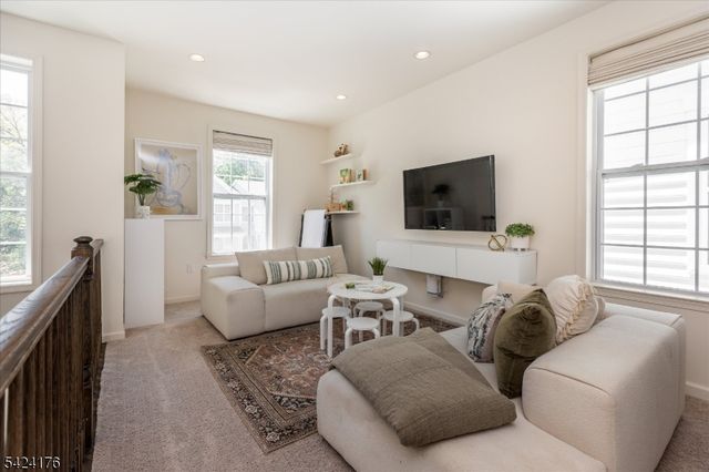 125 Sequoia Dr, Cedar Grove Twp., NJ 07009