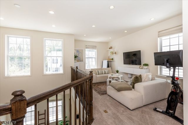 125 Sequoia Dr, Cedar Grove Twp., NJ 07009