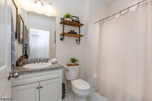 125 Sequoia Dr, Cedar Grove Twp., NJ 07009