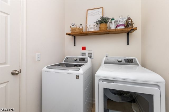 125 Sequoia Dr, Cedar Grove Twp., NJ 07009