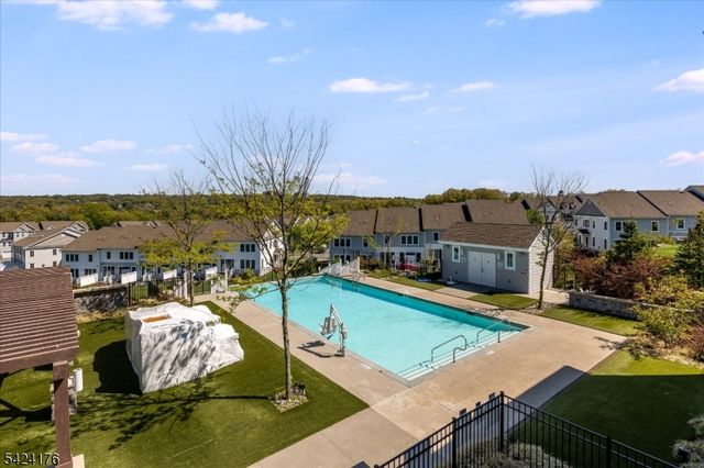 125 Sequoia Dr, Cedar Grove Twp., NJ 07009