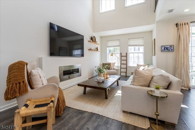 125 Sequoia Dr, Cedar Grove Twp., NJ 07009