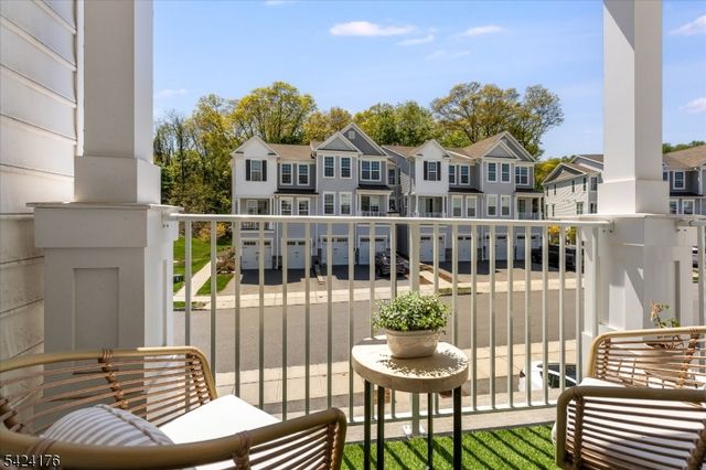 125 Sequoia Dr, Cedar Grove Twp., NJ 07009