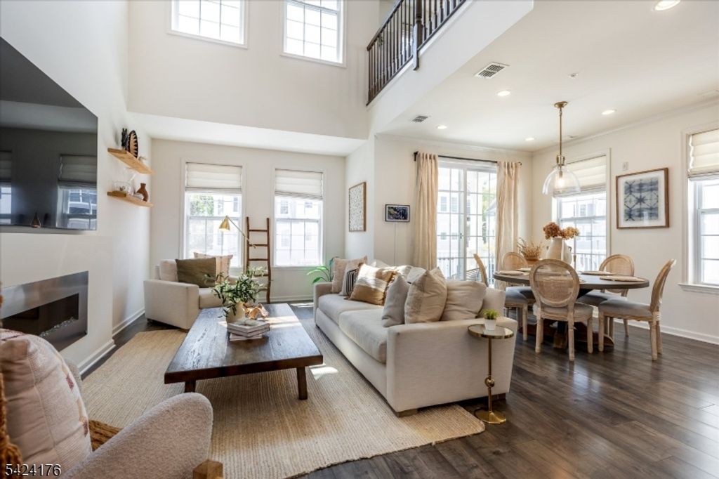 125 Sequoia Dr, Cedar Grove Twp., NJ 07009