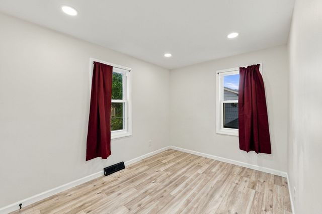 196 Clarendon Ave, Chicopee, MA 01013