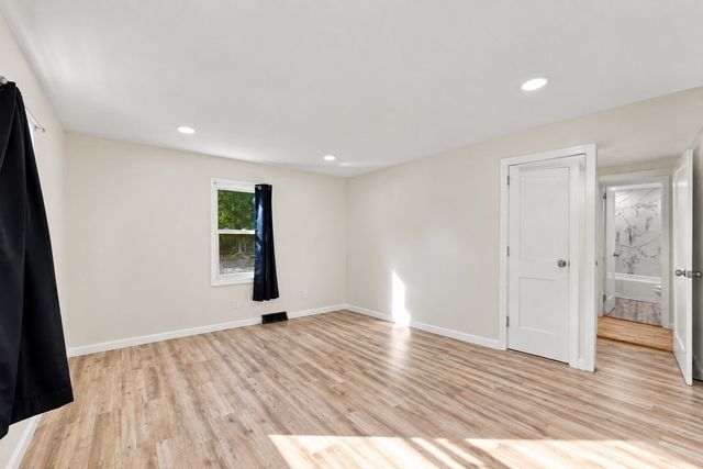 196 Clarendon Ave, Chicopee, MA 01013