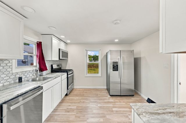 196 Clarendon Ave, Chicopee, MA 01013