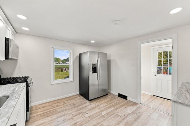 196 Clarendon Ave, Chicopee, MA 01013
