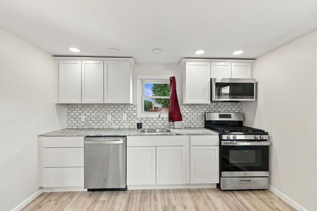 196 Clarendon Ave, Chicopee, MA 01013