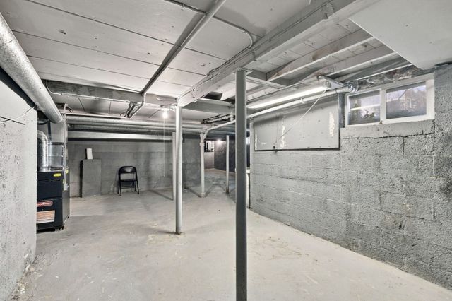 196 Clarendon Ave, Chicopee, MA 01013