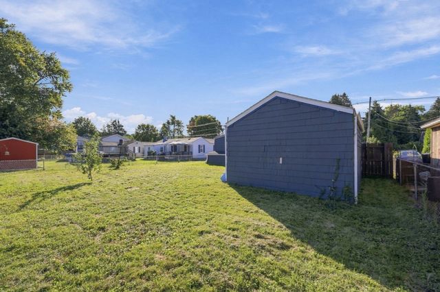 196 Clarendon Ave, Chicopee, MA 01013