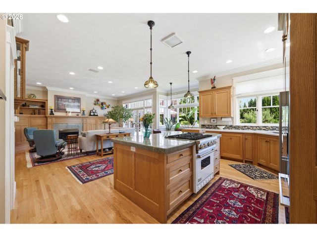 743 CLUB Way, Eugene, OR 97401