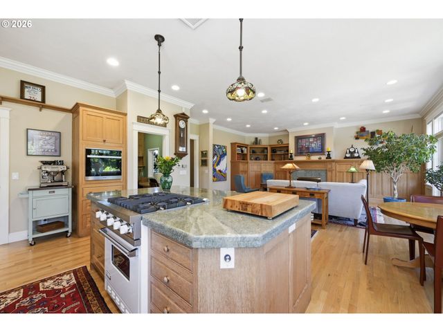 743 CLUB Way, Eugene, OR 97401