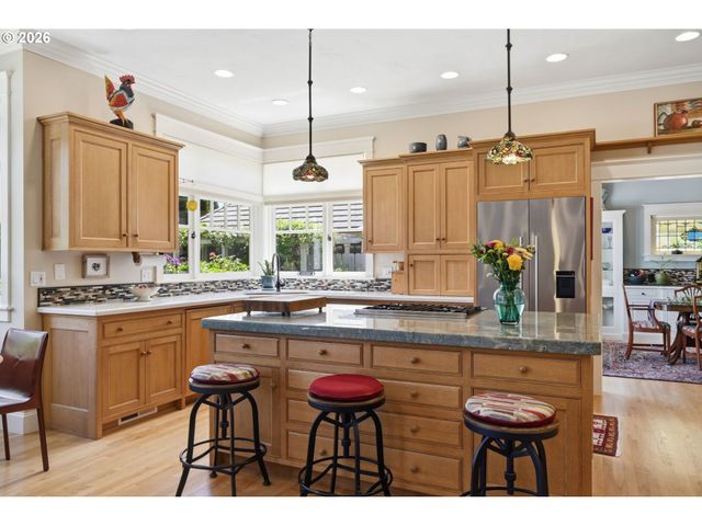743 CLUB Way, Eugene, OR 97401