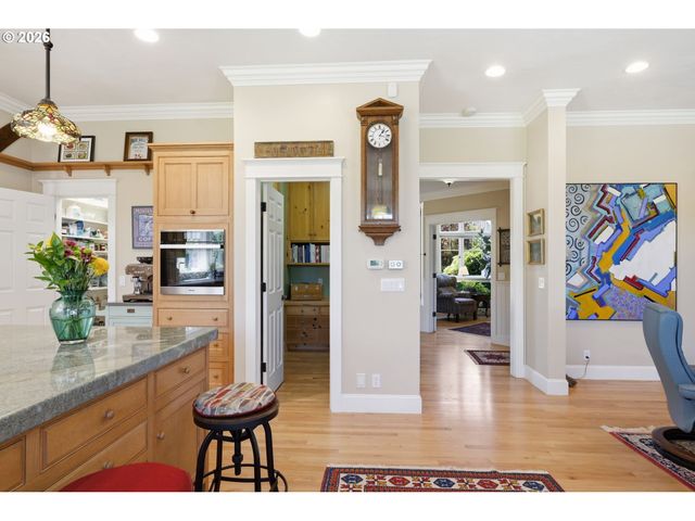 743 CLUB Way, Eugene, OR 97401