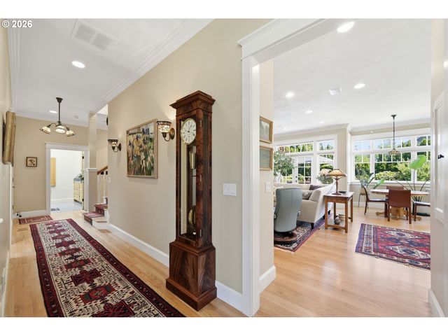 743 CLUB Way, Eugene, OR 97401