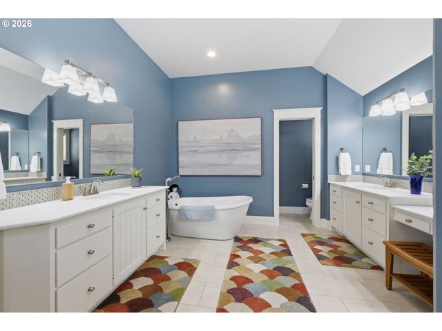 743 CLUB Way, Eugene, OR 97401