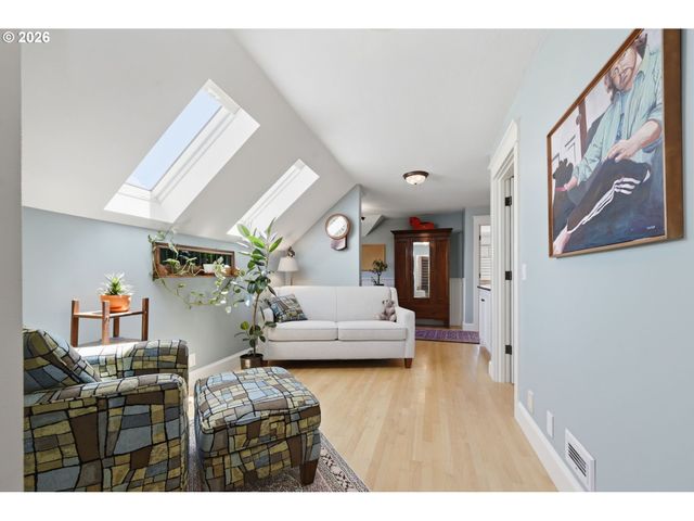 743 CLUB Way, Eugene, OR 97401
