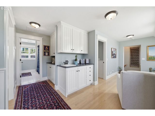 743 CLUB Way, Eugene, OR 97401