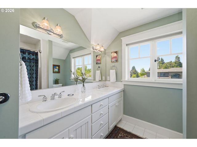 743 CLUB Way, Eugene, OR 97401