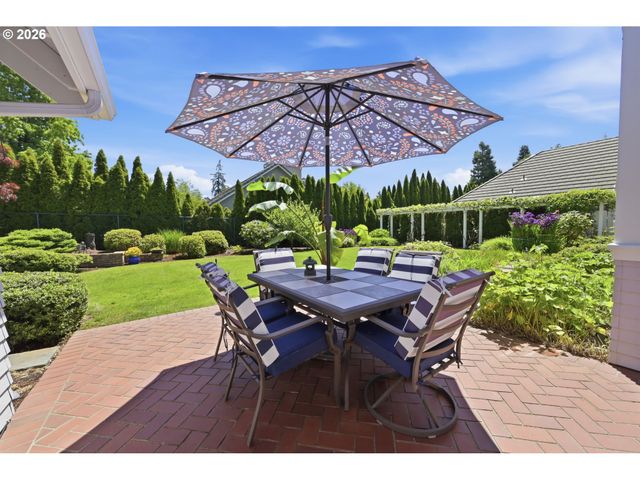 743 CLUB Way, Eugene, OR 97401