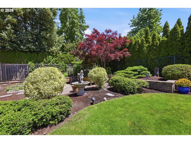 743 CLUB Way, Eugene, OR 97401