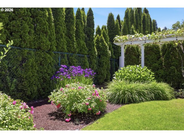 743 CLUB Way, Eugene, OR 97401