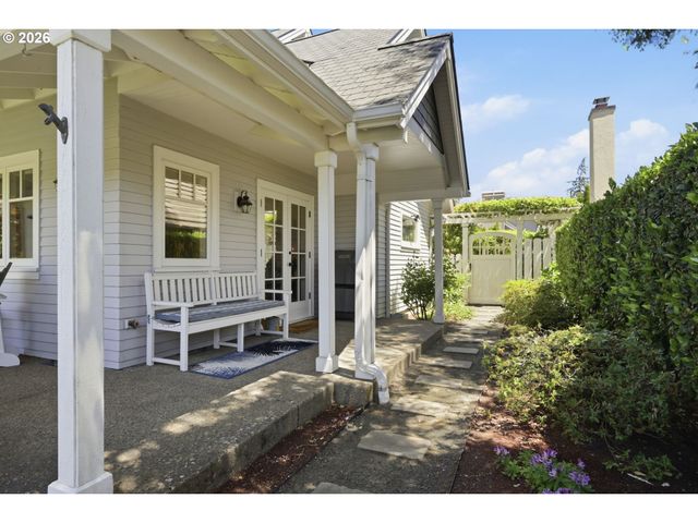 743 CLUB Way, Eugene, OR 97401
