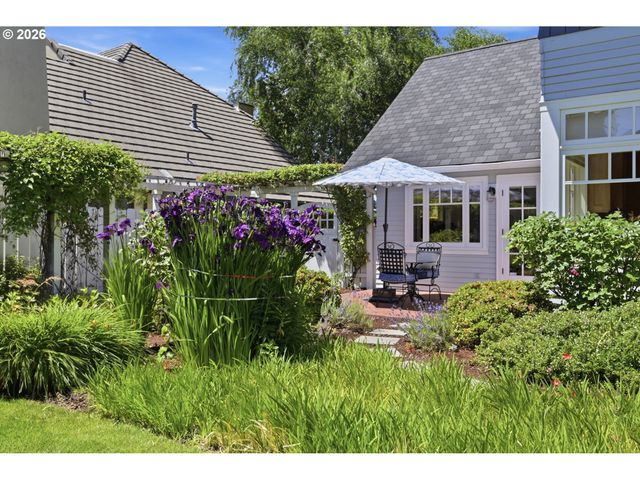 743 CLUB Way, Eugene, OR 97401