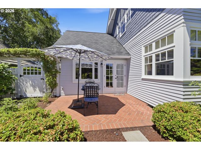 743 CLUB Way, Eugene, OR 97401
