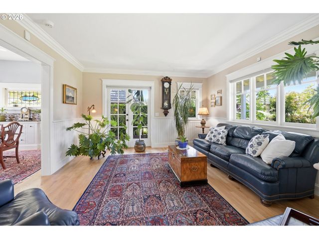 743 CLUB Way, Eugene, OR 97401