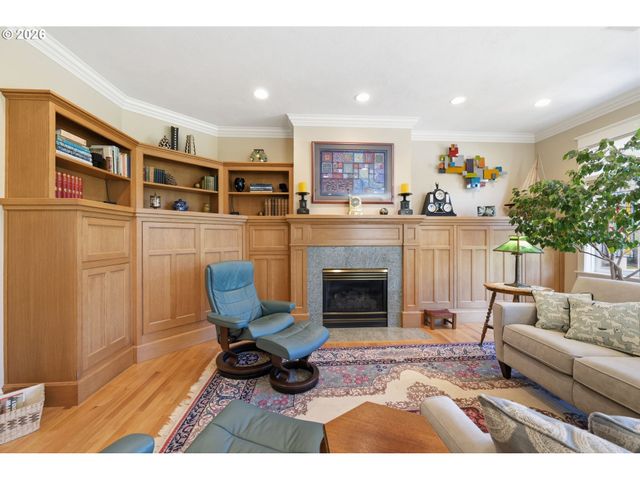 743 CLUB Way, Eugene, OR 97401