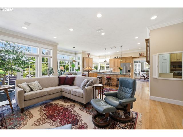 743 CLUB Way, Eugene, OR 97401