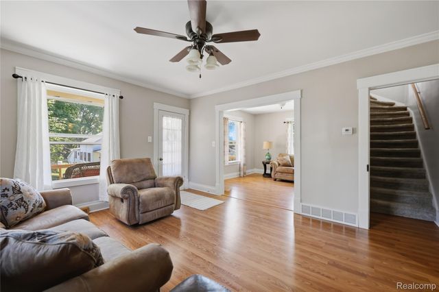 806 S 10th Street, St. Clair, MI 48079