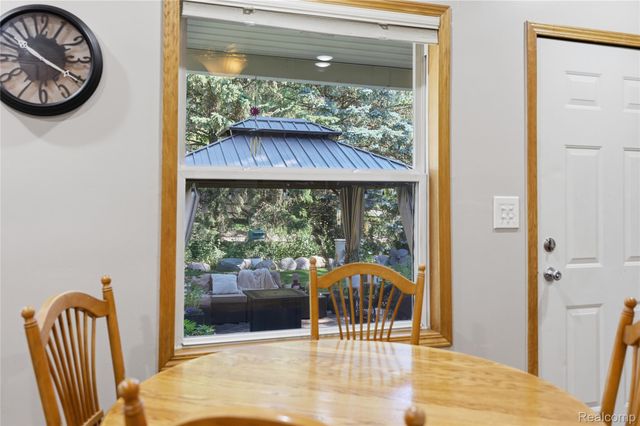 806 S 10th Street, St. Clair, MI 48079