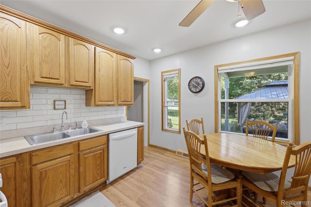 806 S 10th Street, St. Clair, MI 48079