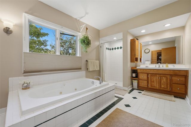 806 S 10th Street, St. Clair, MI 48079