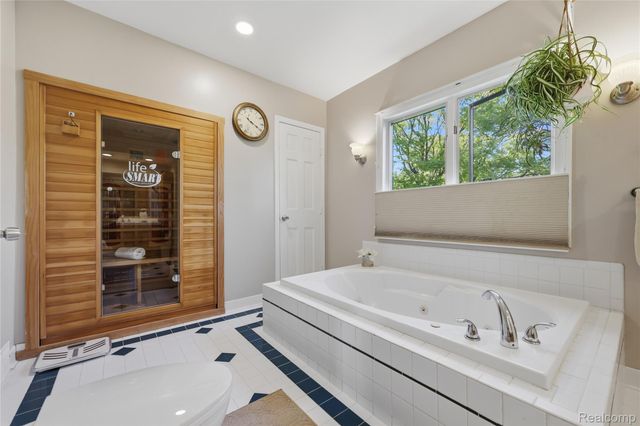 806 S 10th Street, St. Clair, MI 48079