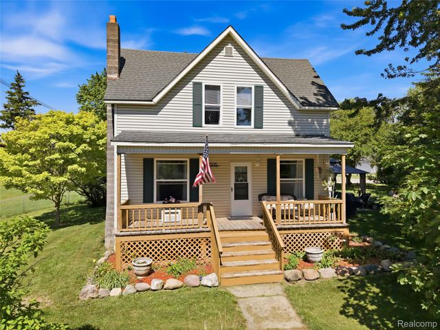 806 S 10th Street, St. Clair, MI 48079